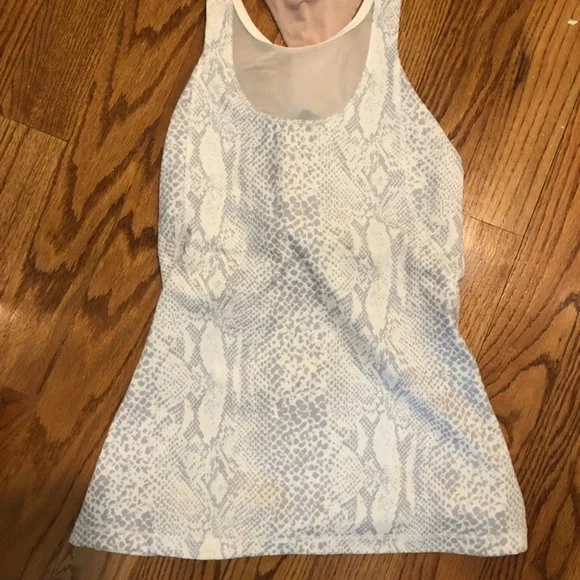 Lululemon Sports Bra/Tank Snakeskin Print Size 4 - Picture 7 of 7